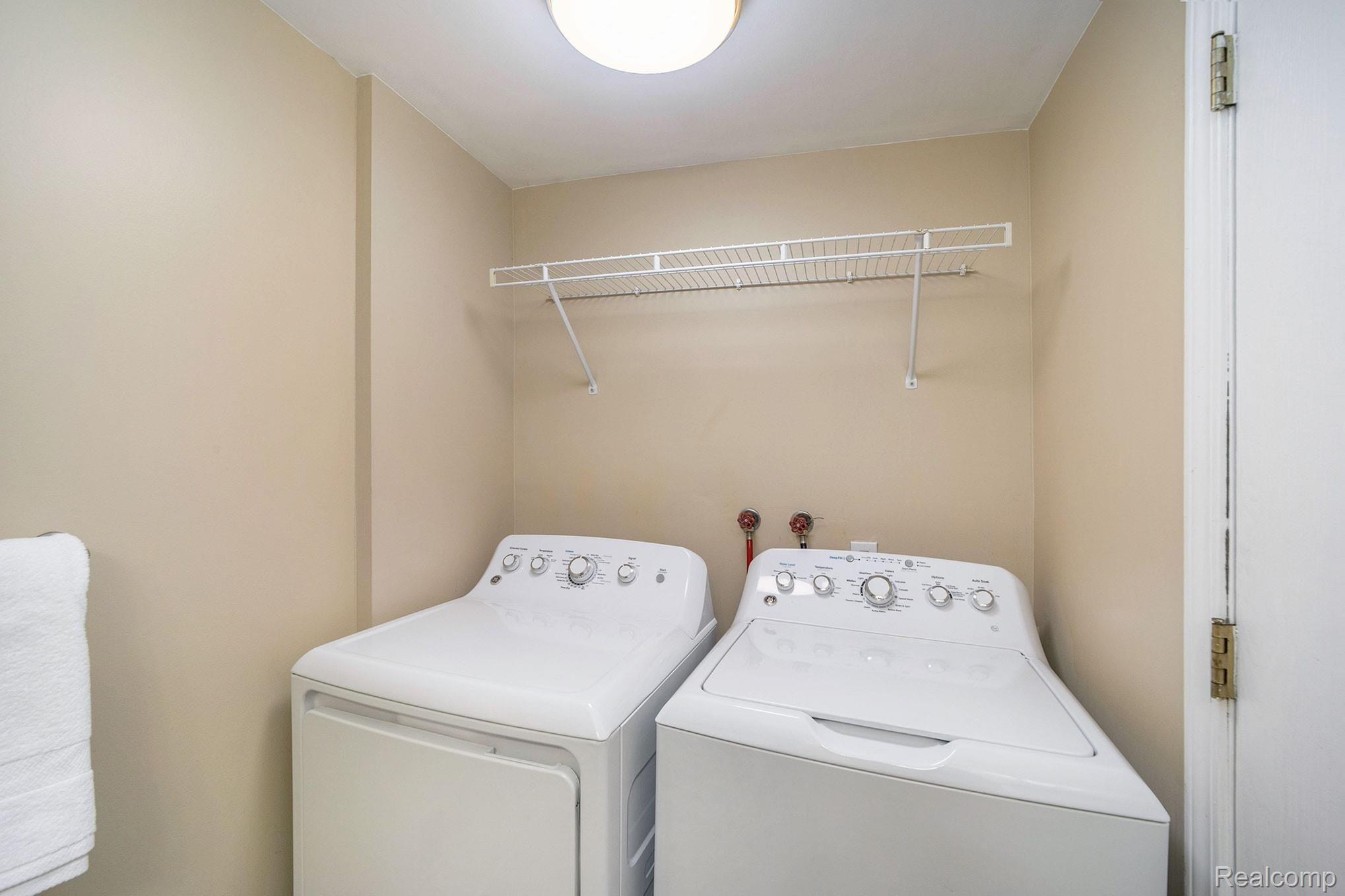 349 South Crooks Road, Unit 5 Clawson, MI 48017 - Photo 13 of 24 New Washer and Dryer!