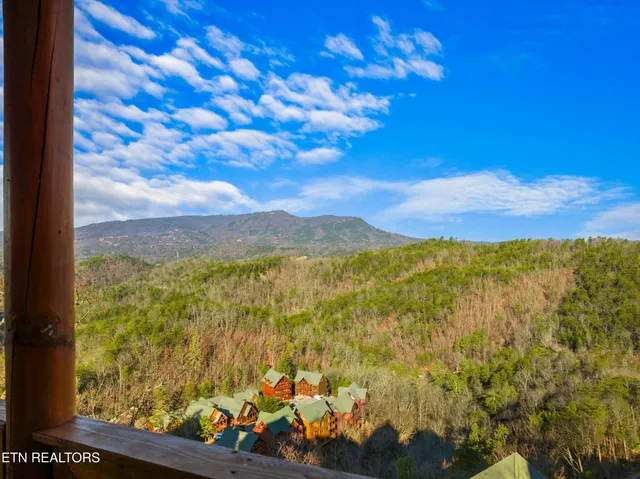 $1,480,000 | 950 Black Bear Cub Way, Sevierville, TN 37862