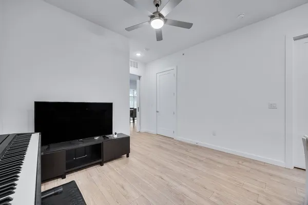 $2,200 | 4801 Springdale Road, Unit 2107, Austin, TX 78723