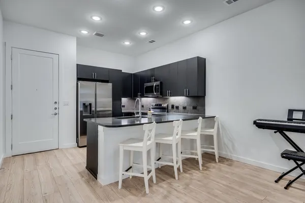 $2,200 | 4801 Springdale Road, Unit 2107, Austin, TX 78723