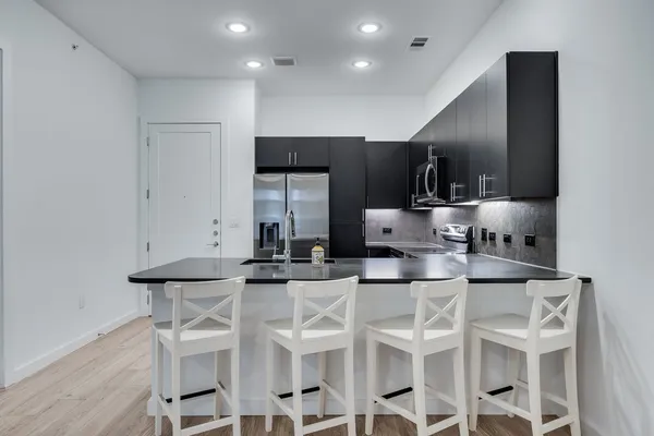 $2,200 | 4801 Springdale Road, Unit 2107, Austin, TX 78723