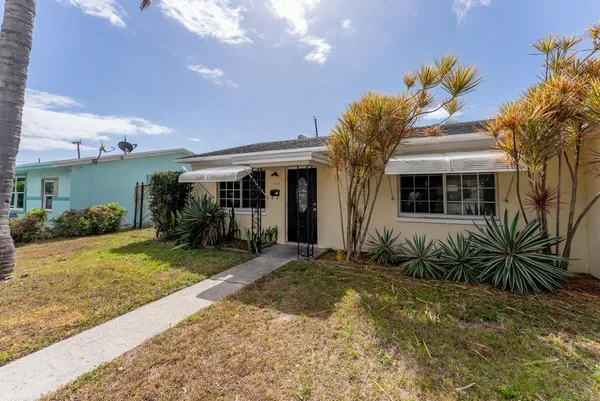 $339,900 | 137 West 34th Street, Riviera Beach, FL 33404