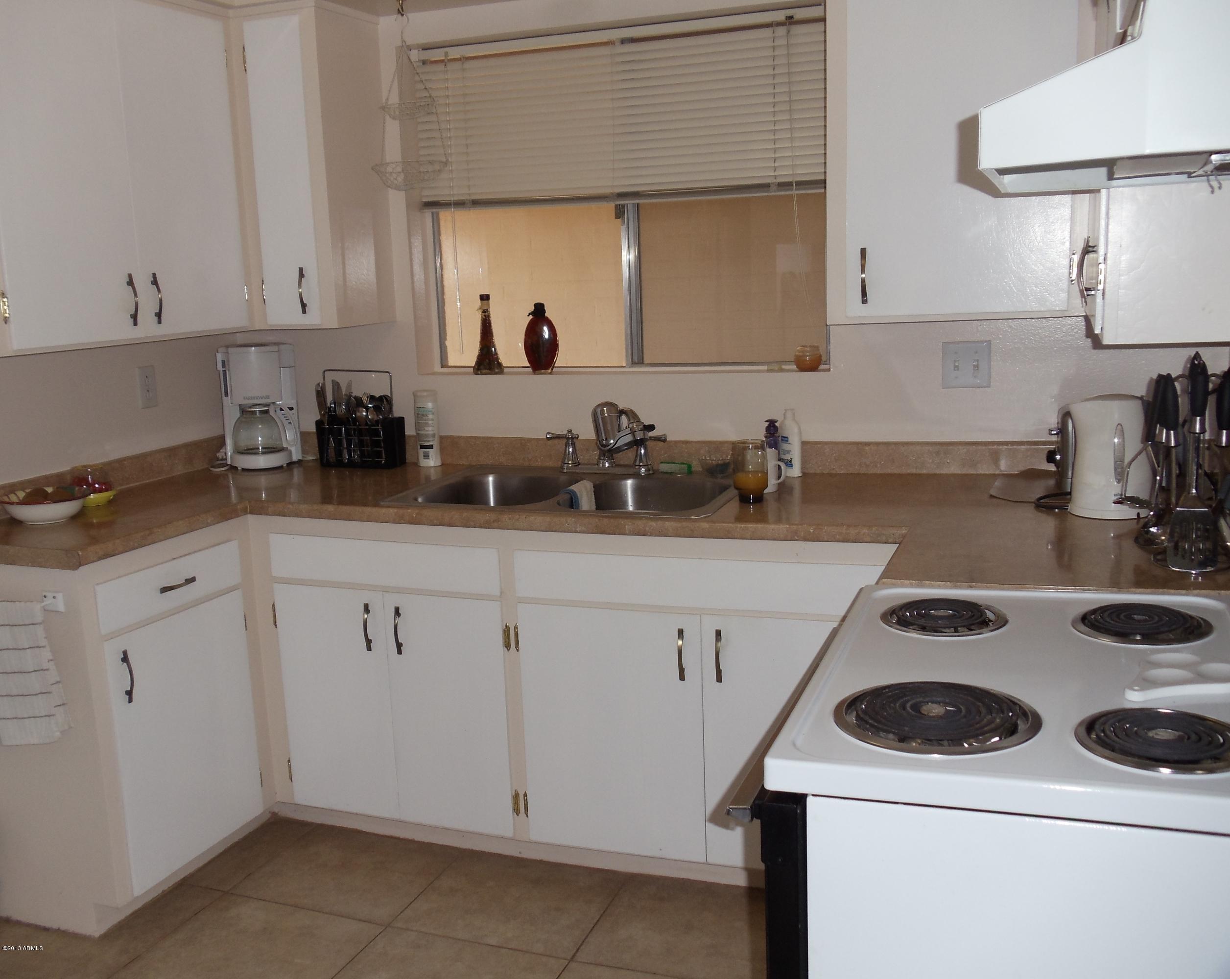 725 South Power Road, Unit 111 Mesa, AZ 85206 - Photo 9 of 15 Kitchen