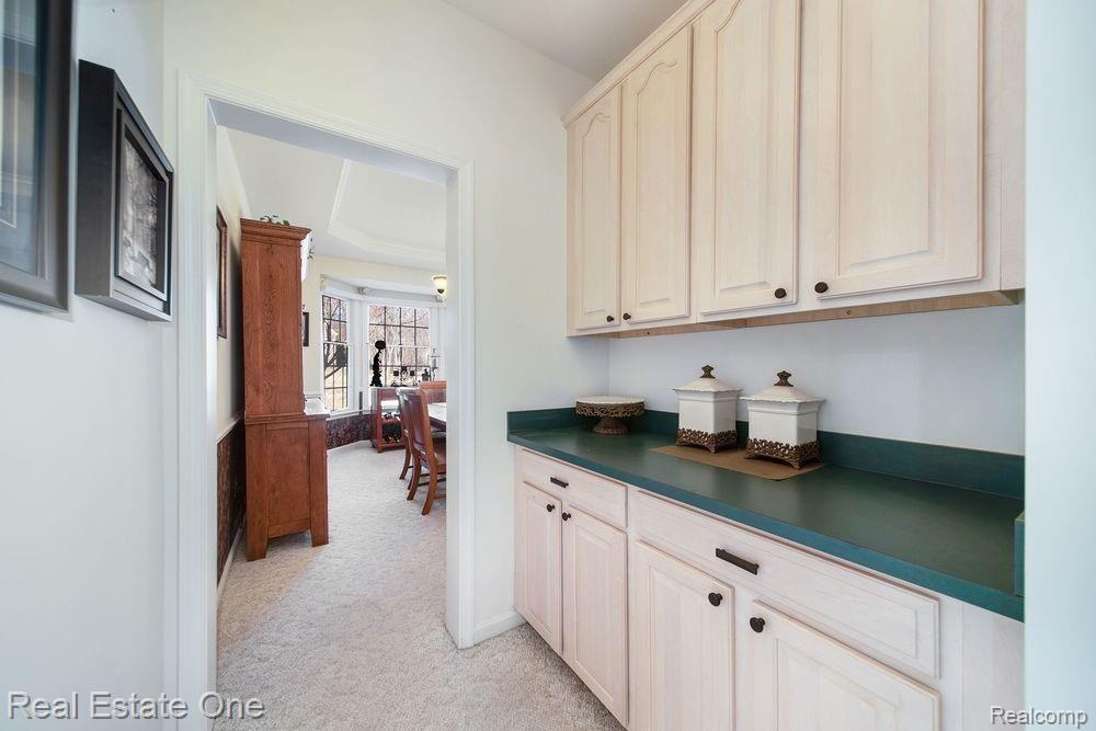 664 Timber Ridge Drive Highland, MI 48357 - Photo 11 of 50 Butler's pantry