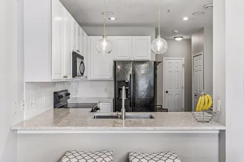 $319,900 | 5035 Garland Lane, Unit 5035E, Plymouth, MN 55446