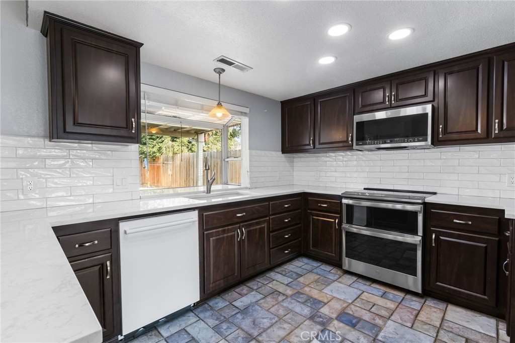 869 Redlands Court Merced, CA 95348 - Photo 8 of 35