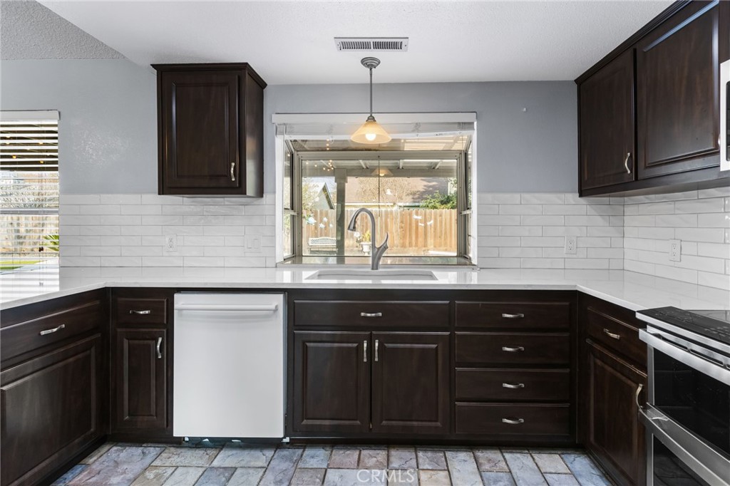 869 Redlands Court Merced, CA 95348 - Photo 9 of 35