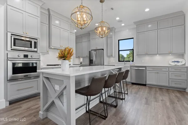 $949,900 | 407 Goose Pointe Boulevard, Biloxi, MS 39531