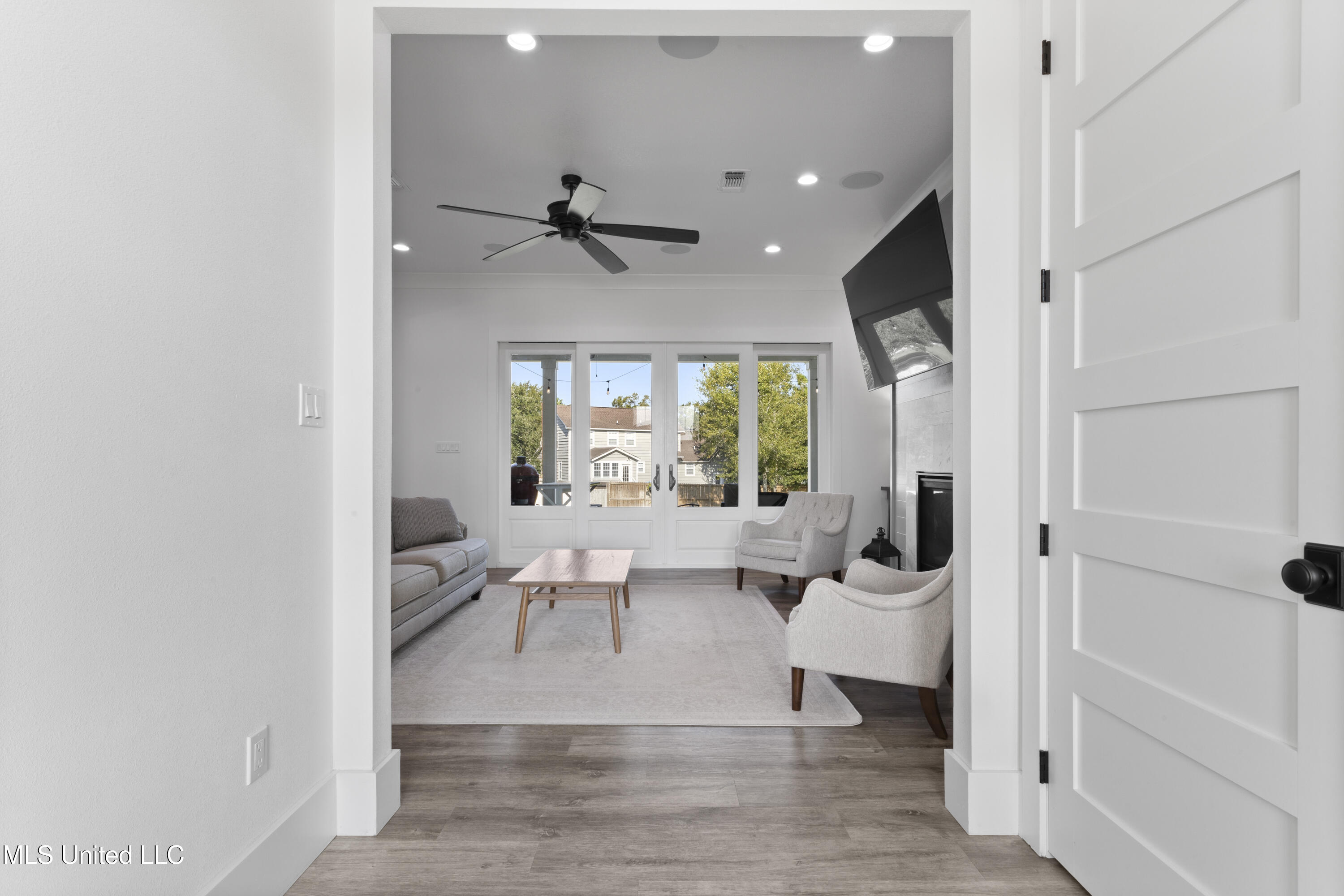 407 Goose Pointe Boulevard Biloxi, MS 39531 - Photo 9 of 69 0010