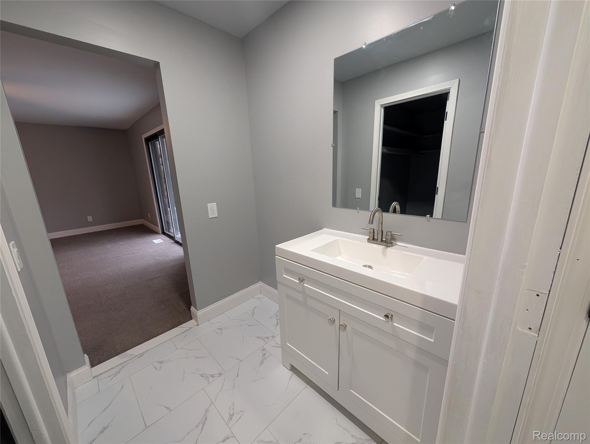 6353 Perry Road Grand Blanc, MI 48439 - Photo 21 of 34 Primary bath- separate second sink.