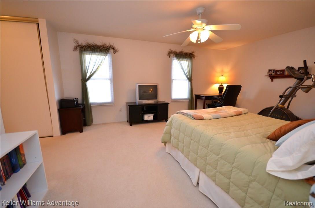 22390 Innsbrook Northville, MI 48167 - Photo 37 of 69 DSC_5452.jpg