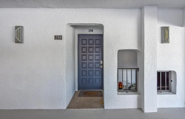a view of a water fountain in front of a building