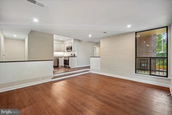 $2,000 | 9907 Blundon Drive, Unit 5103, Silver Spring, MD 20902