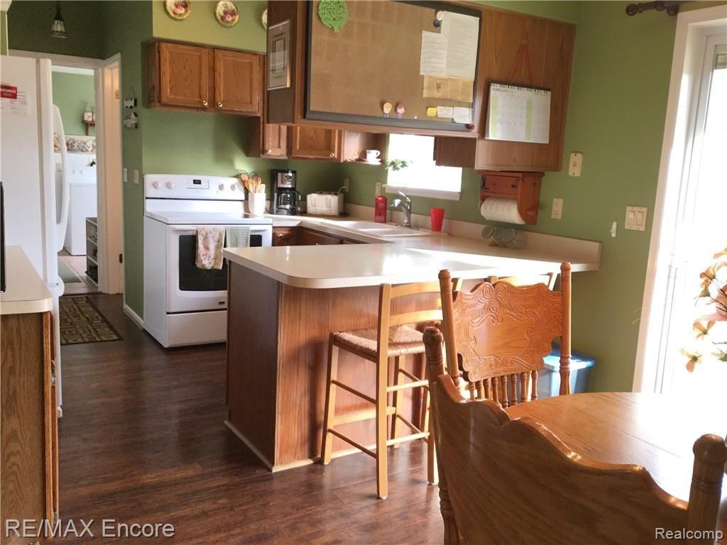 8722 Eaton Road Davisburg, MI 48350 - Photo 7 of 28 kitchen.jpg