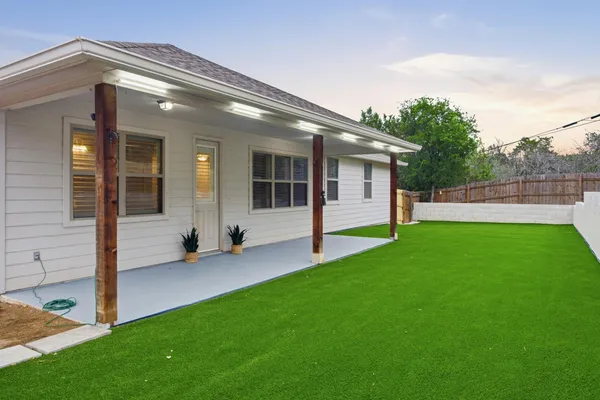 $420,000 | 511 Taylor Drive, Marble Falls, TX 78657