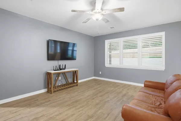 $420,000 | 511 Taylor Drive, Marble Falls, TX 78657