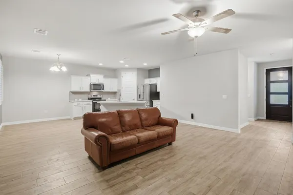 $420,000 | 511 Taylor Drive, Marble Falls, TX 78657