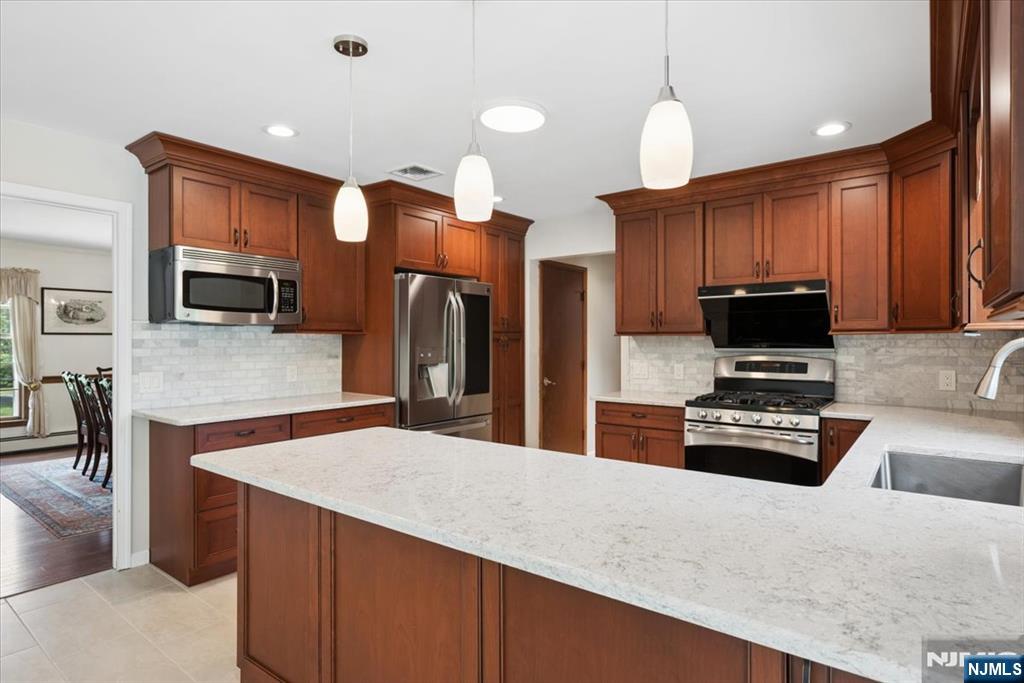 5 Glen Ridge Drive Long Valley, NJ 07853 - Photo 13 of 40