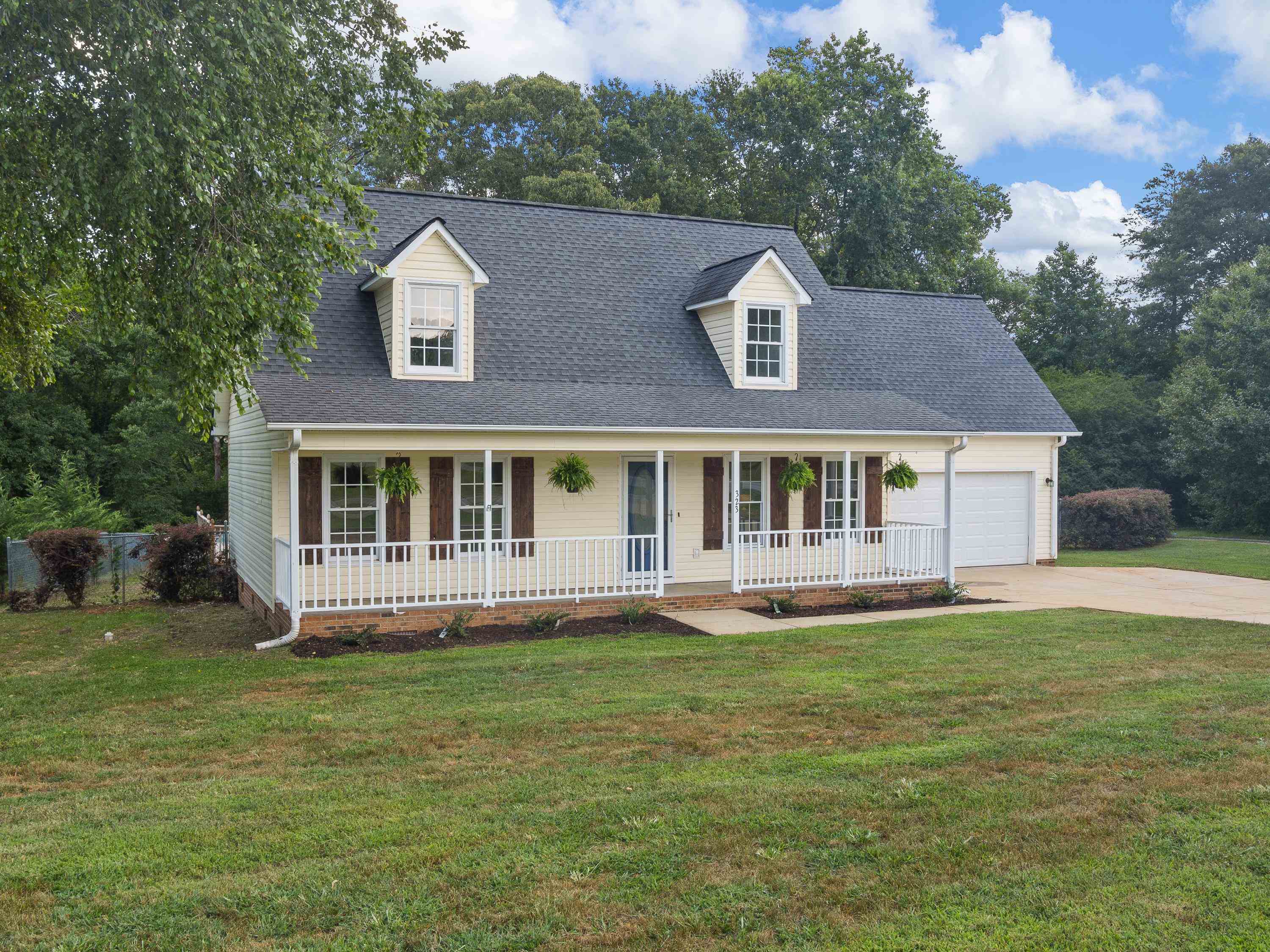 323 Sally Brooke Lane Inman, SC 29349 - Photo 2 of 36