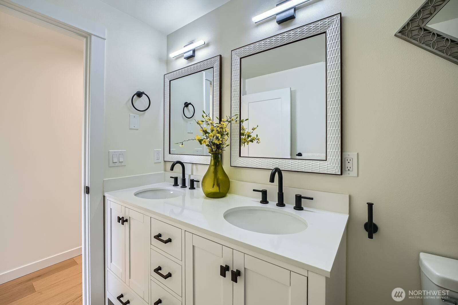 5930 18th Avenue South Seattle, WA 98108 - Photo 17 of 37