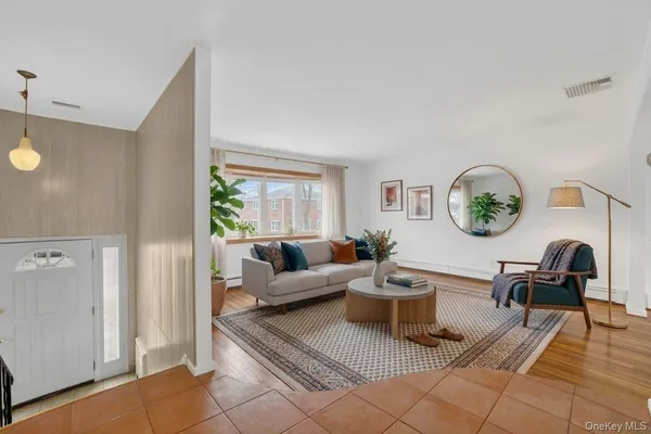$789,000 | 16 Patti Lane, Yonkers, NY 10701