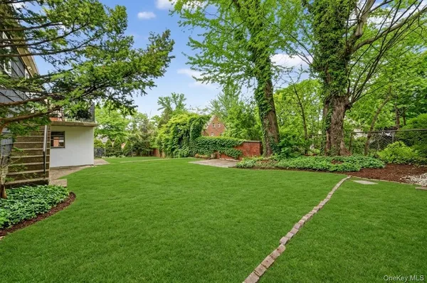 $789,000 | 16 Patti Lane, Yonkers, NY 10701