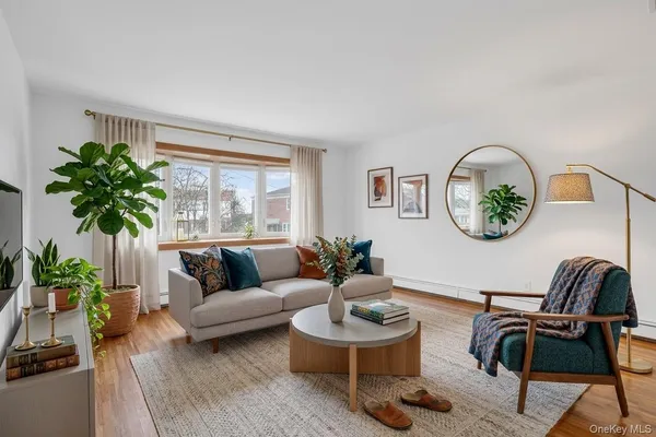 $789,000 | 16 Patti Lane, Yonkers, NY 10701
