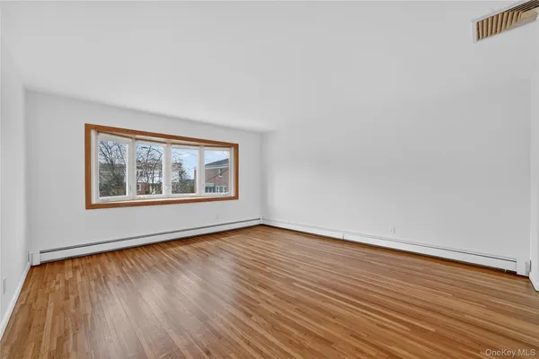 $789,000 | 16 Patti Lane, Yonkers, NY 10701