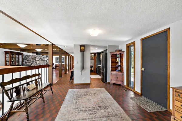 $800,000 | 7481 Long Lake Road, Willmar, MN 56201