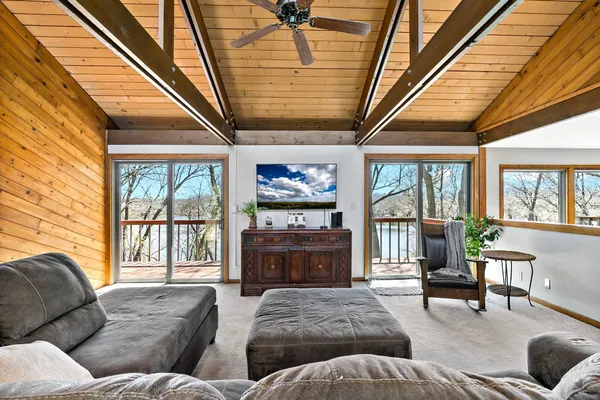 $800,000 | 7481 Long Lake Road, Willmar, MN 56201