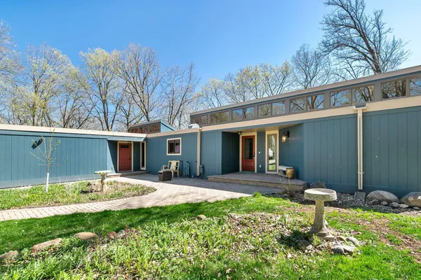 $800,000 | 7481 Long Lake Road, Willmar, MN 56201