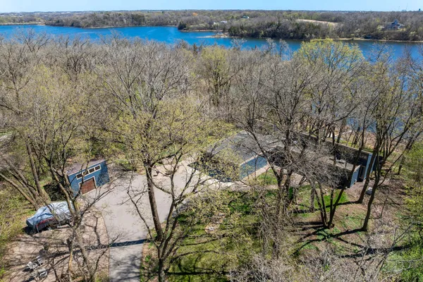 $800,000 | 7481 Long Lake Road, Willmar, MN 56201