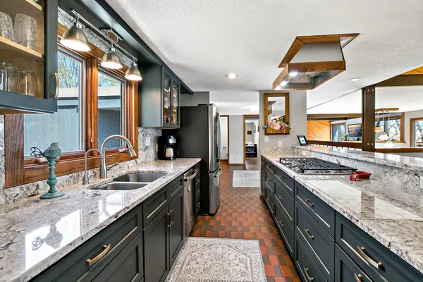 $800,000 | 7481 Long Lake Road, Willmar, MN 56201