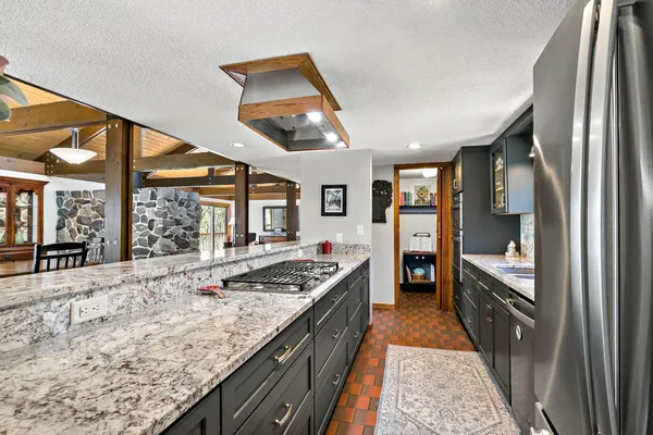 $800,000 | 7481 Long Lake Road, Willmar, MN 56201