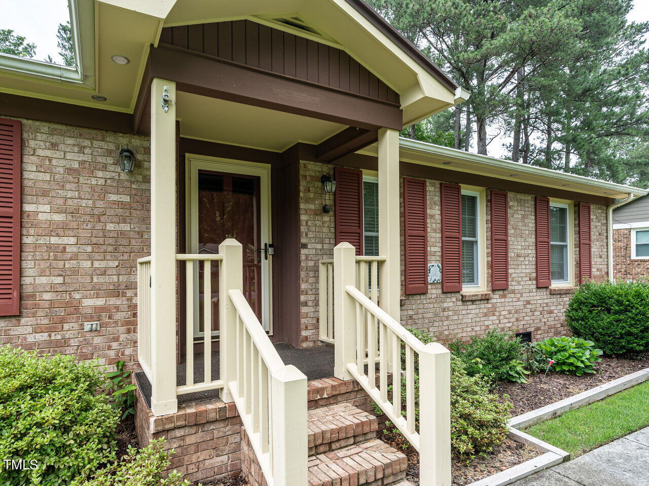 4926 McCormick Road Durham, NC 27713 - Photo 3 of 31 003-1280x960-covered-front-porch