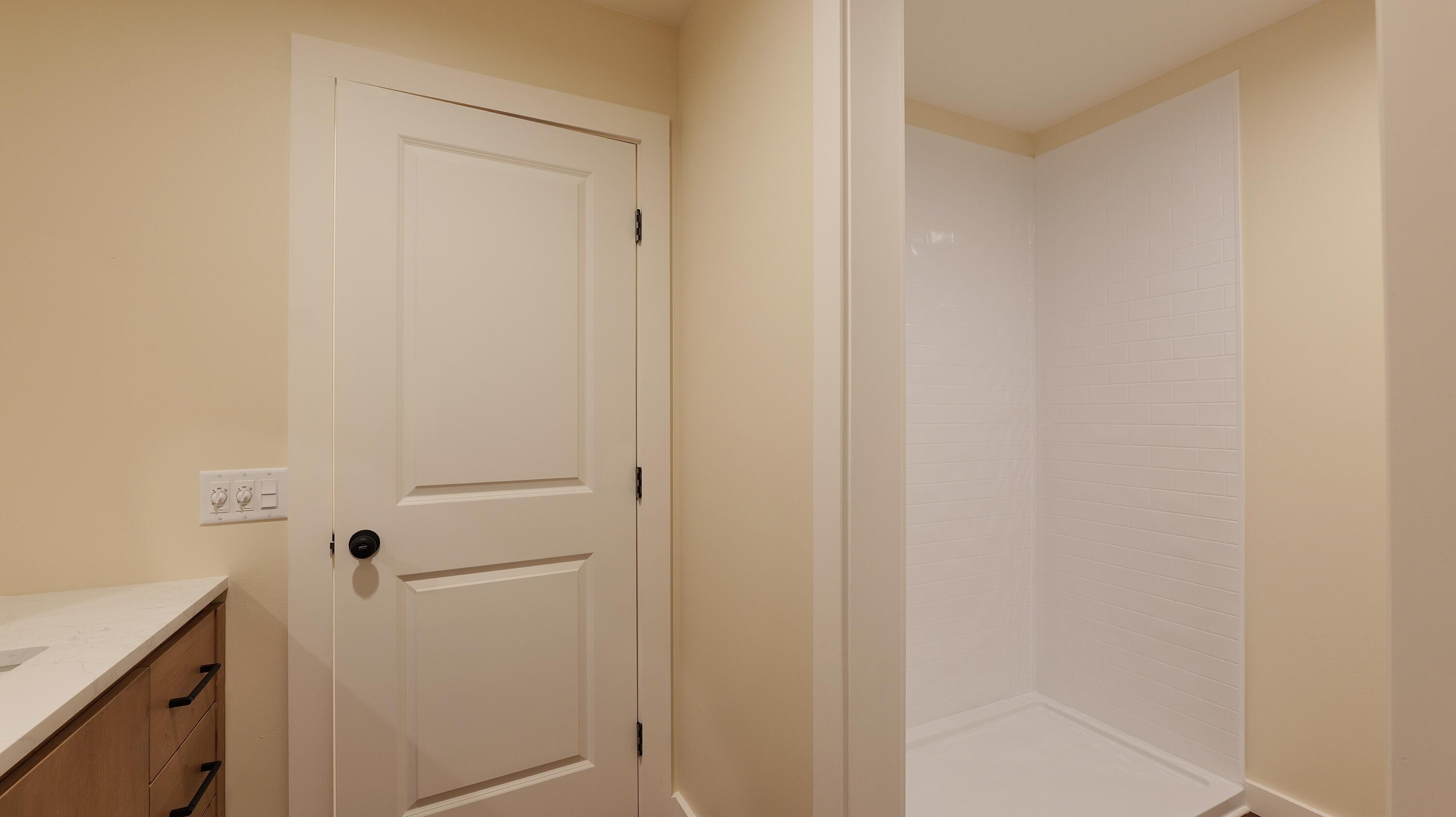 769 Mather Road Prospect, OR 97536 - Photo 31 of 70 Bathroom #2