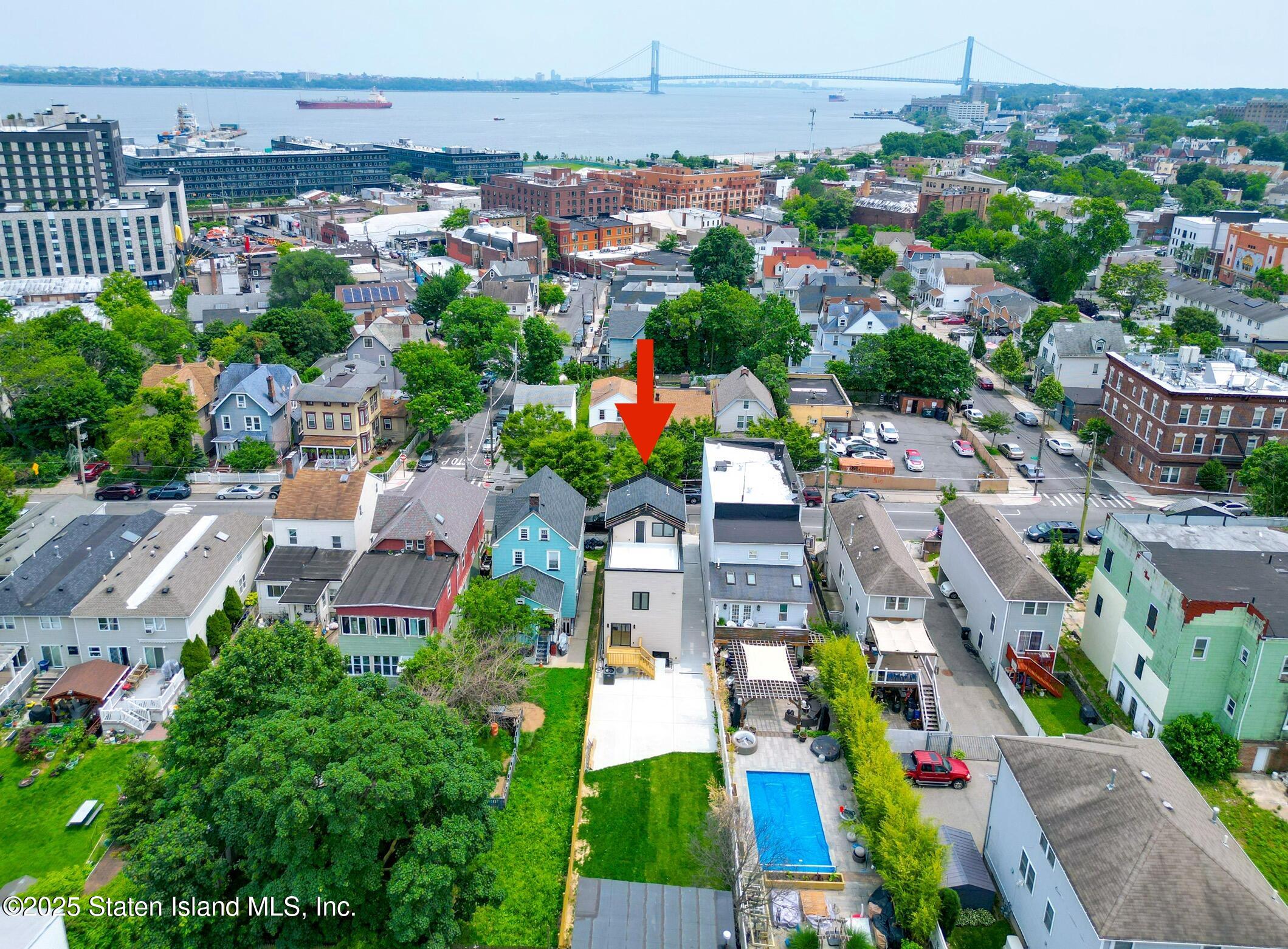 334 Van Duzer Street Staten Island, NY 10304 - Photo 11 of 44 dji_fly_20250613_134344_385_174983645709