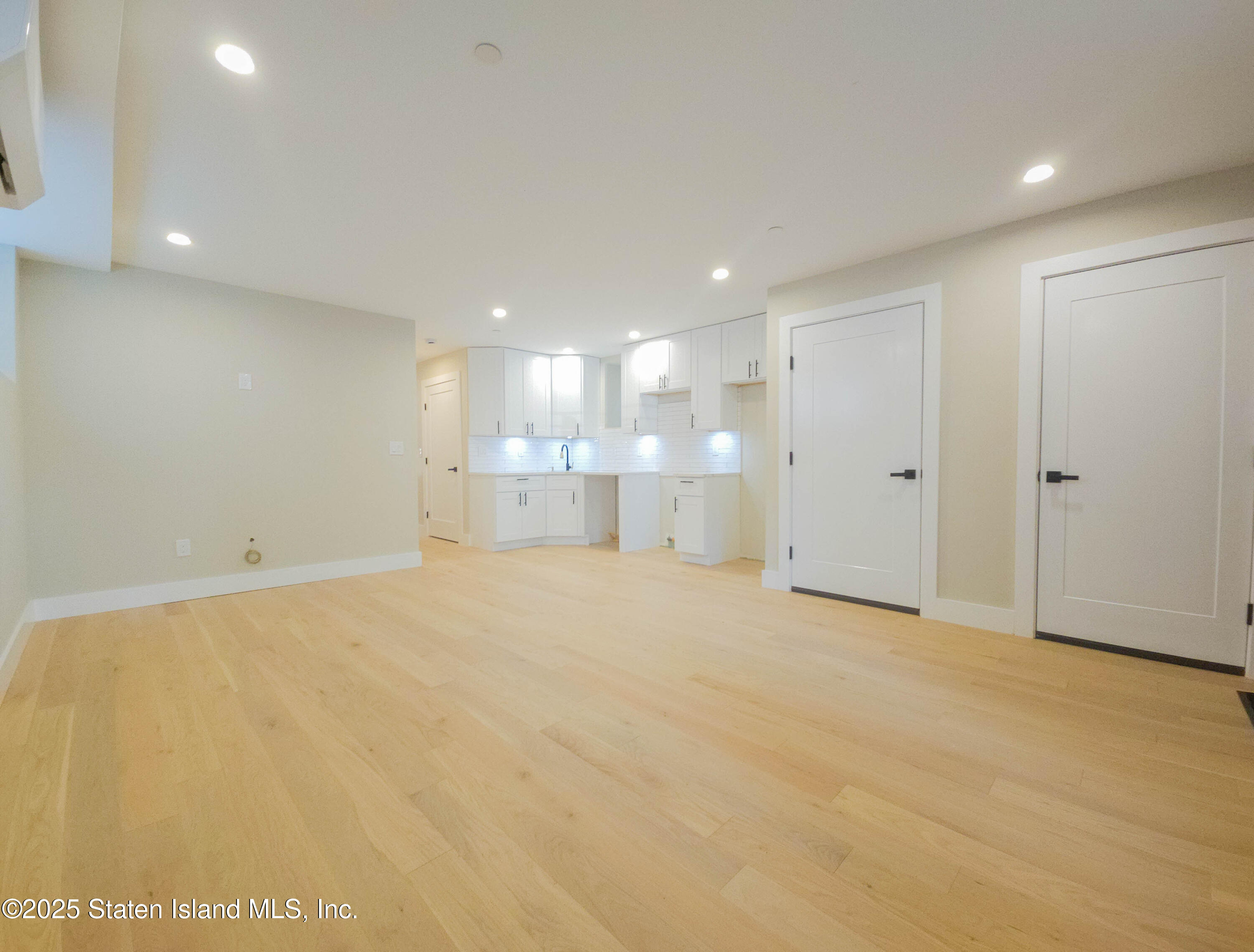 334 Van Duzer Street Staten Island, NY 10304 - Photo 16 of 44 20250611_162823