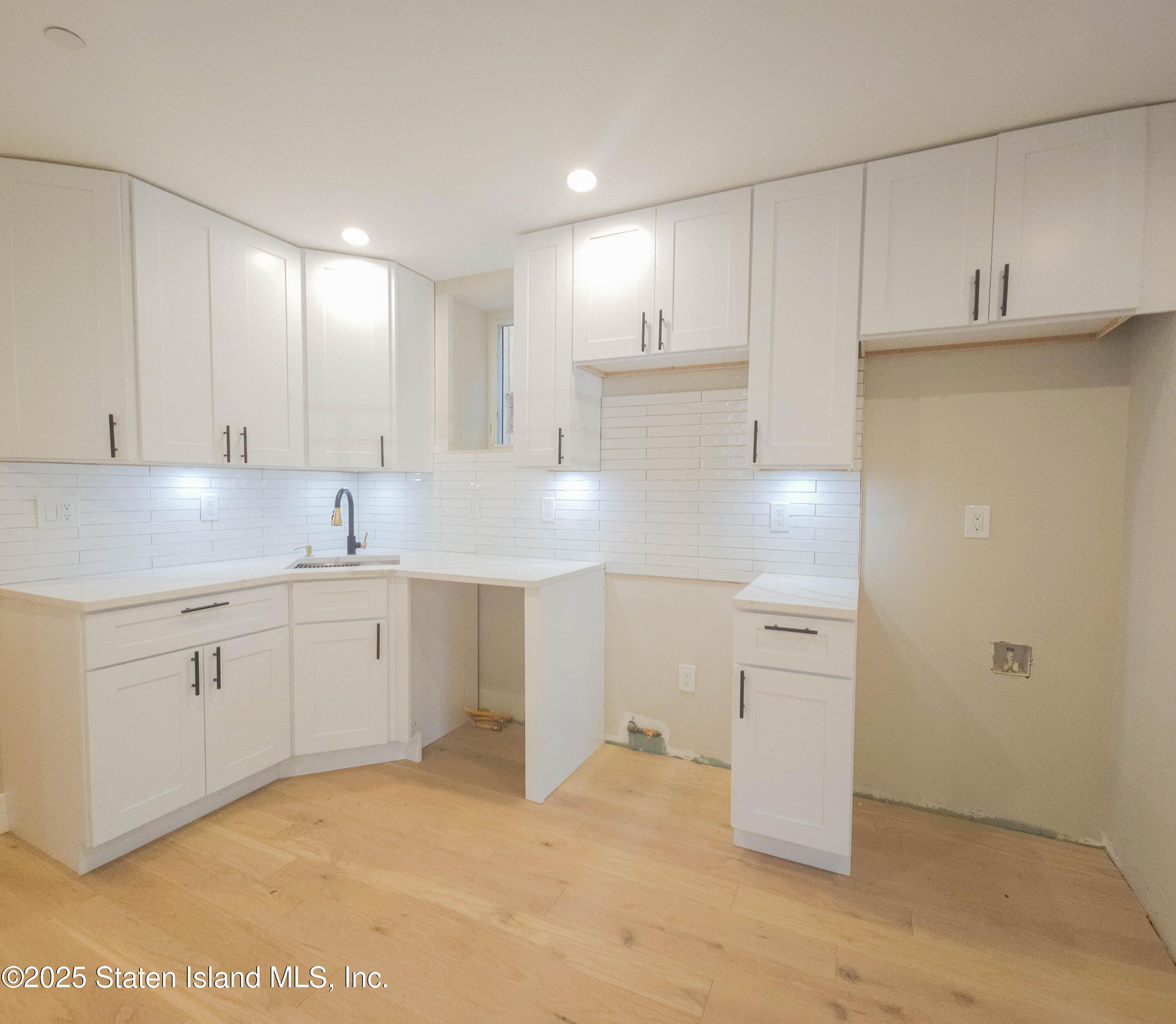 334 Van Duzer Street Staten Island, NY 10304 - Photo 18 of 44 20250611_162807