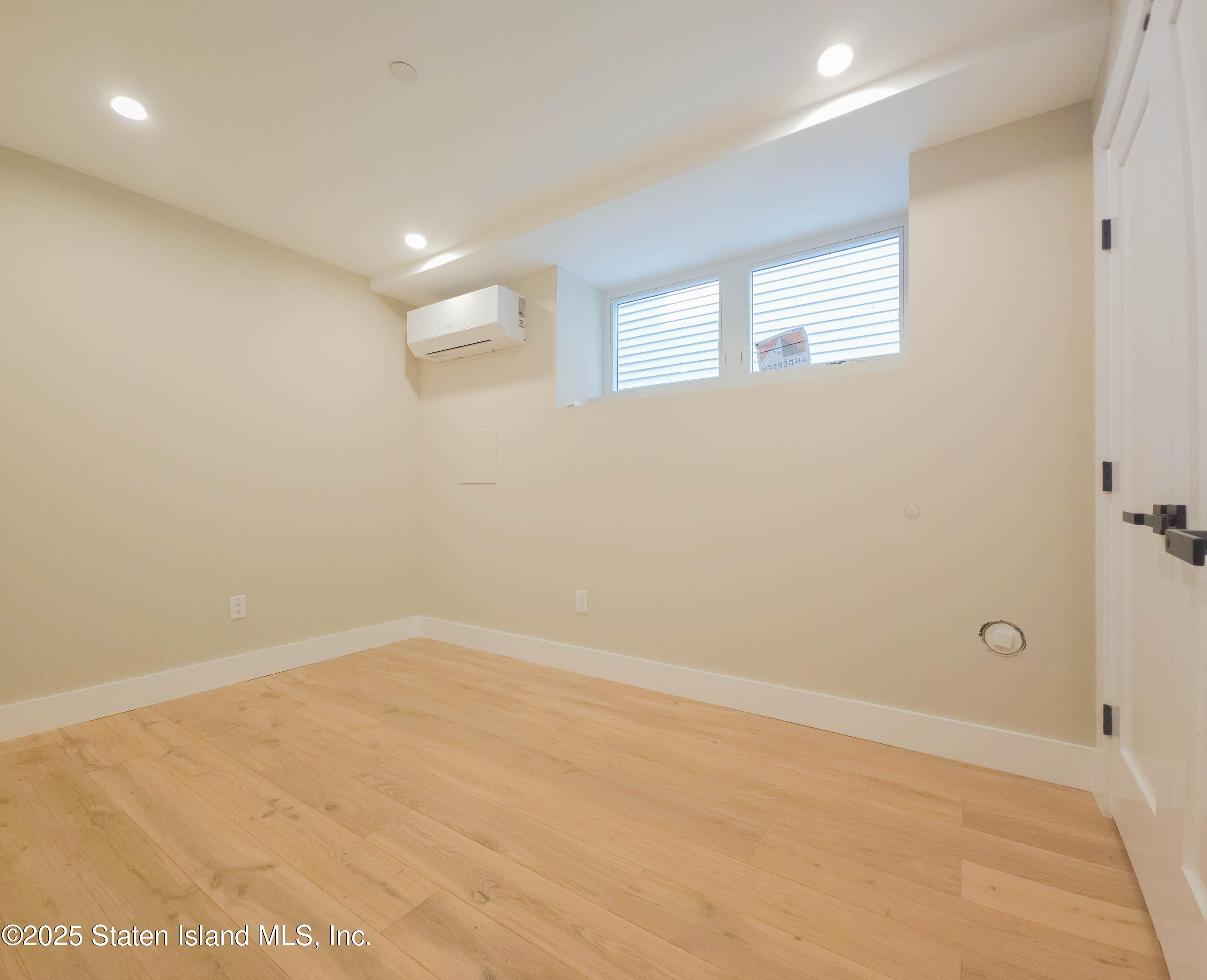 334 Van Duzer Street Staten Island, NY 10304 - Photo 19 of 44 20250611_162456