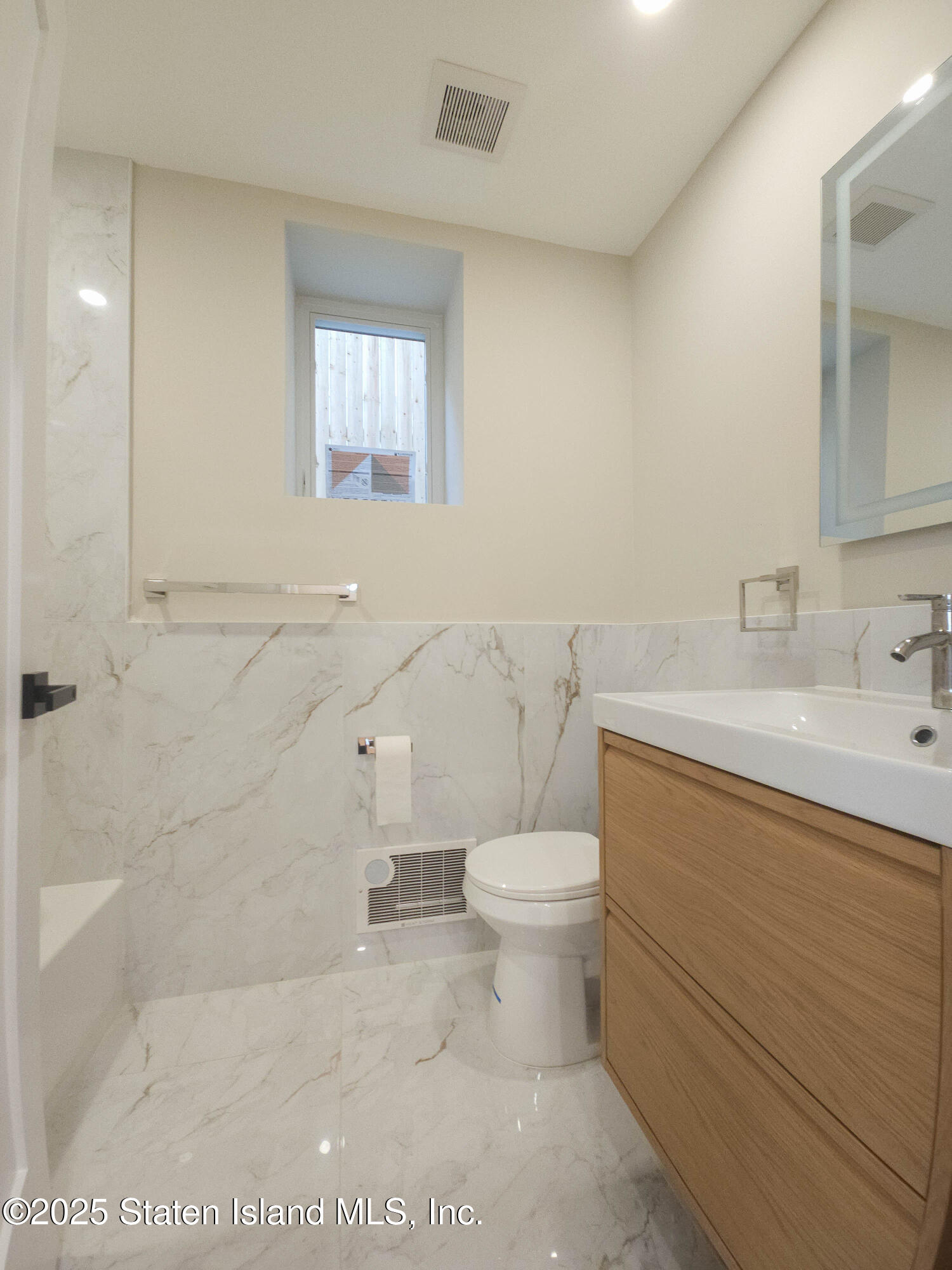 334 Van Duzer Street Staten Island, NY 10304 - Photo 20 of 44 20250611_162522