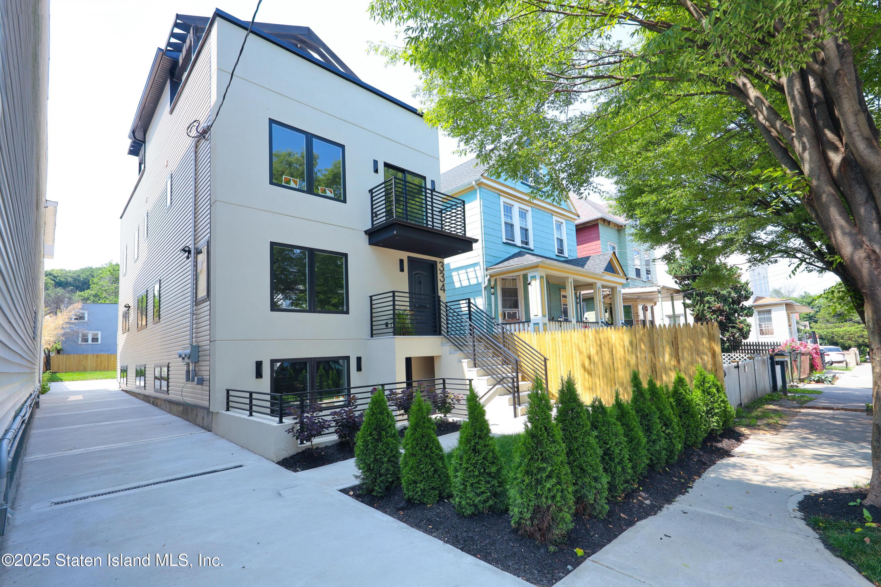 334 Van Duzer Street Staten Island, NY 10304 - Photo 2 of 44 ACE6D0D2-46DE-4B49-ADB6-70A7B5D3B655-787