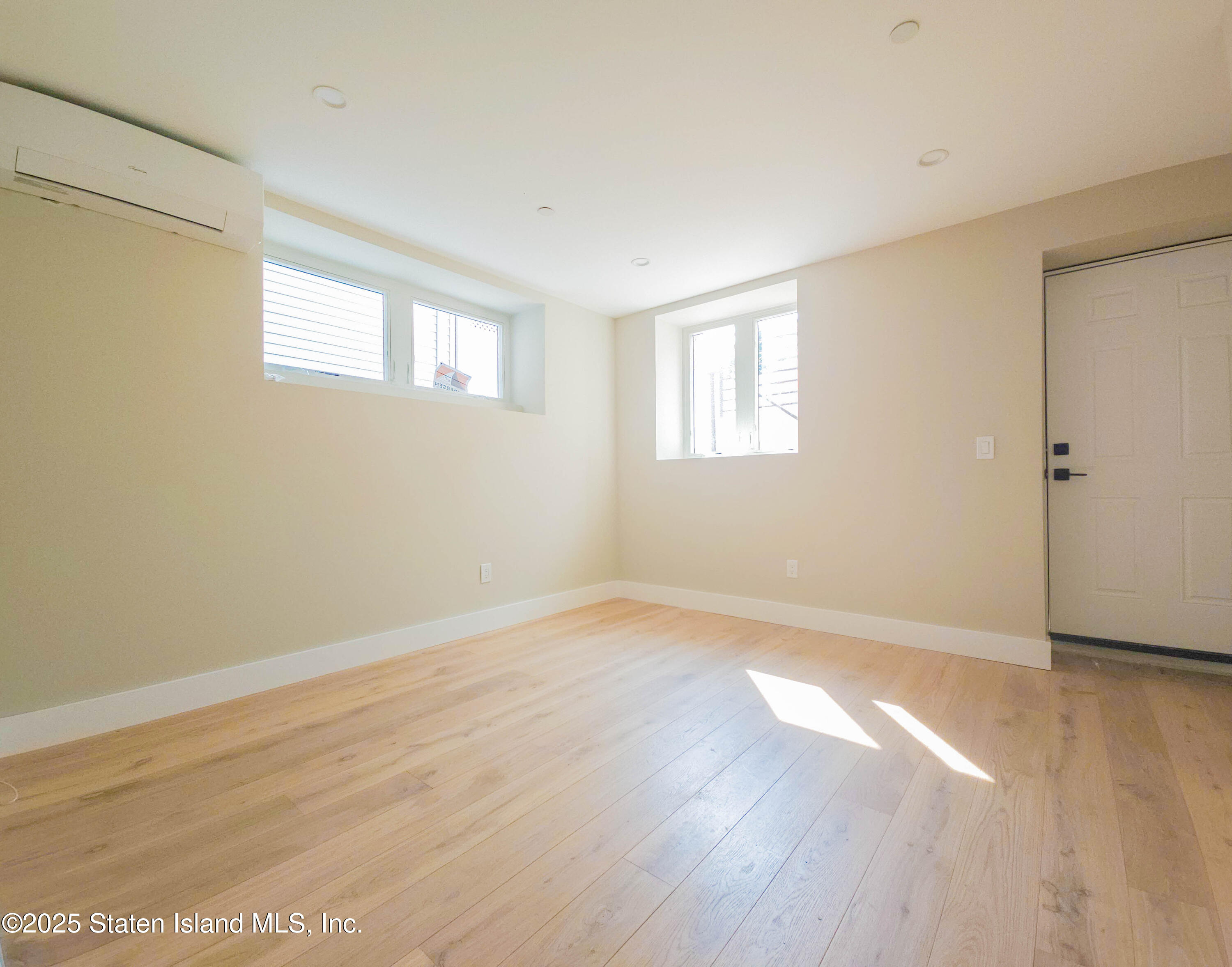 334 Van Duzer Street Staten Island, NY 10304 - Photo 21 of 44 20250611_162536