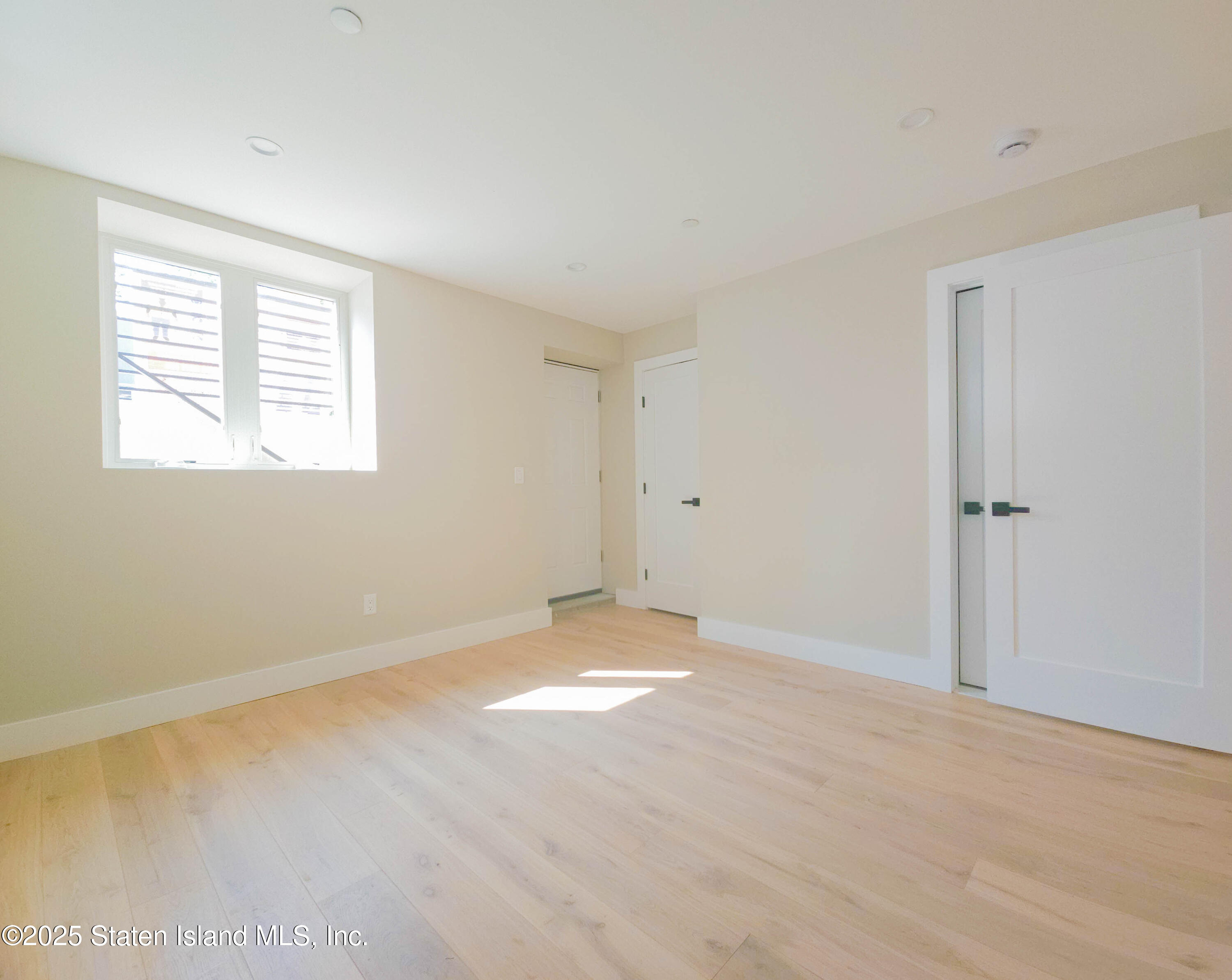 334 Van Duzer Street Staten Island, NY 10304 - Photo 22 of 44 20250611_162602