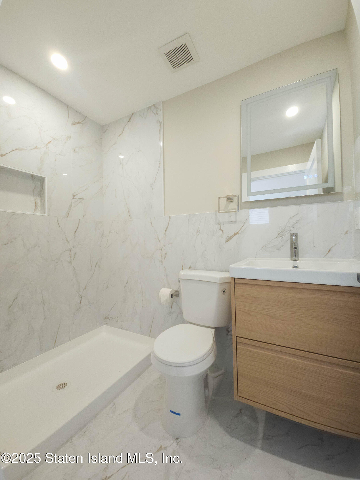334 Van Duzer Street Staten Island, NY 10304 - Photo 23 of 44 20250611_162626
