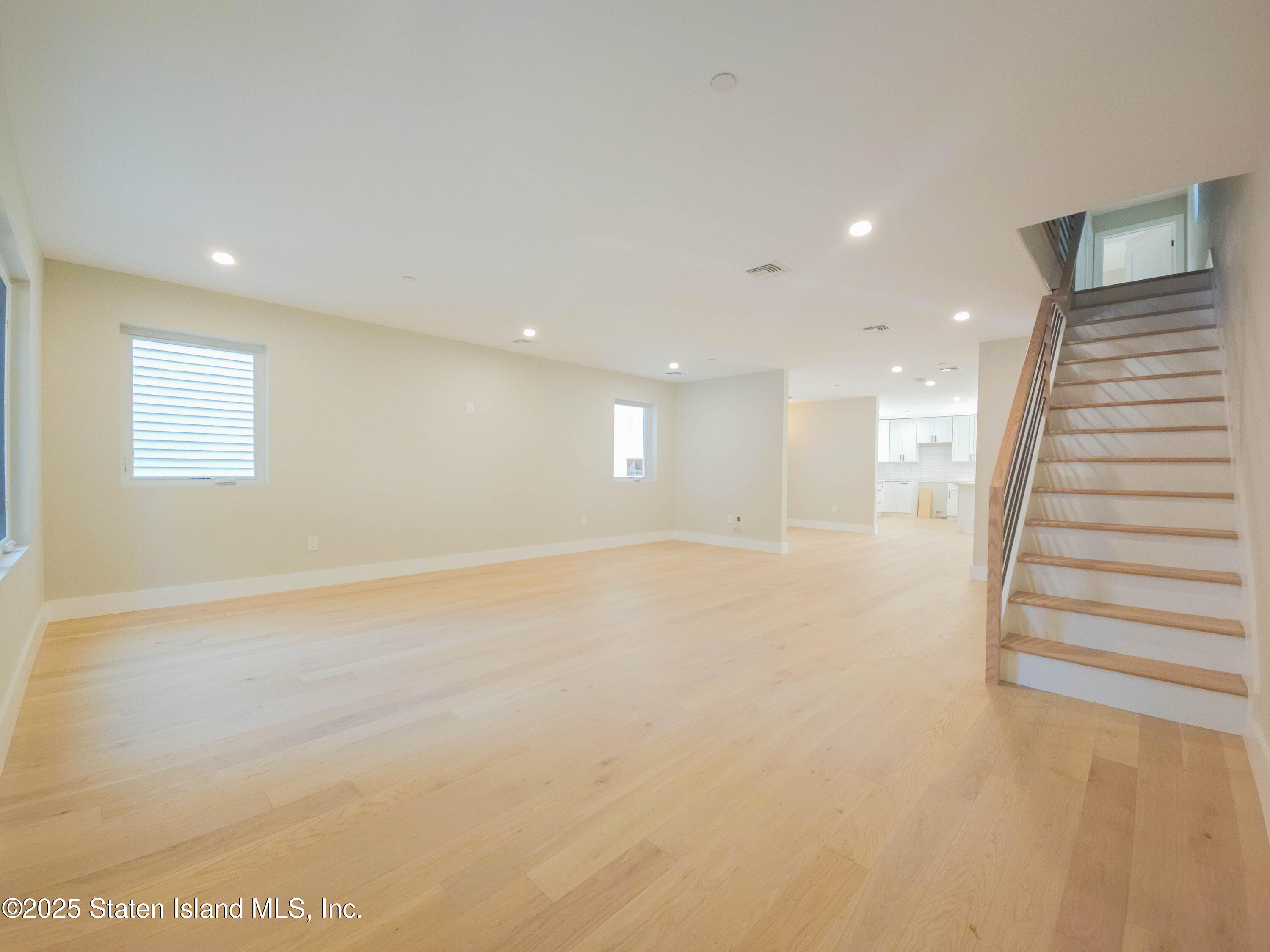 334 Van Duzer Street Staten Island, NY 10304 - Photo 25 of 44 20250611_162958