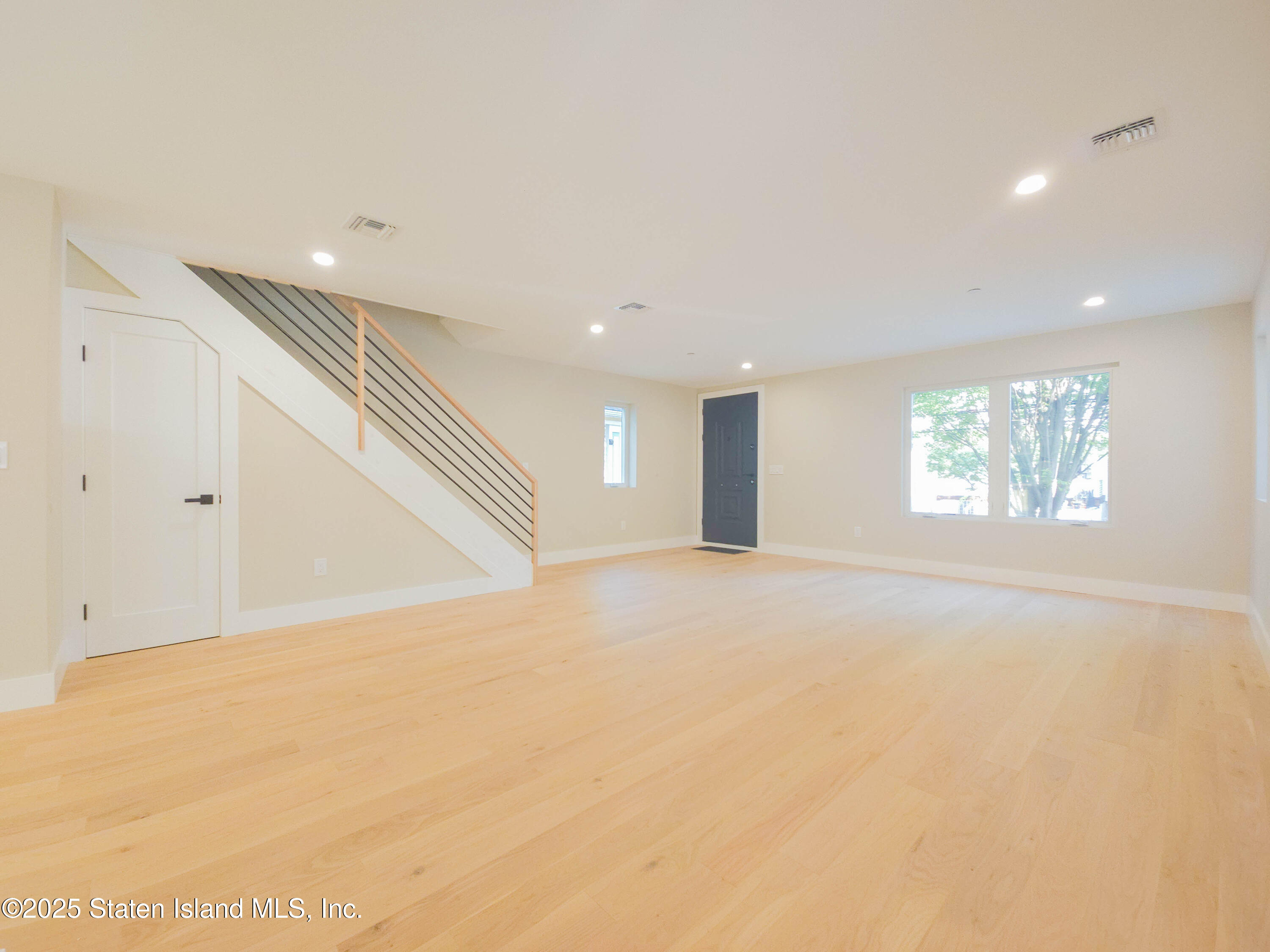 334 Van Duzer Street Staten Island, NY 10304 - Photo 26 of 44 20250611_163014