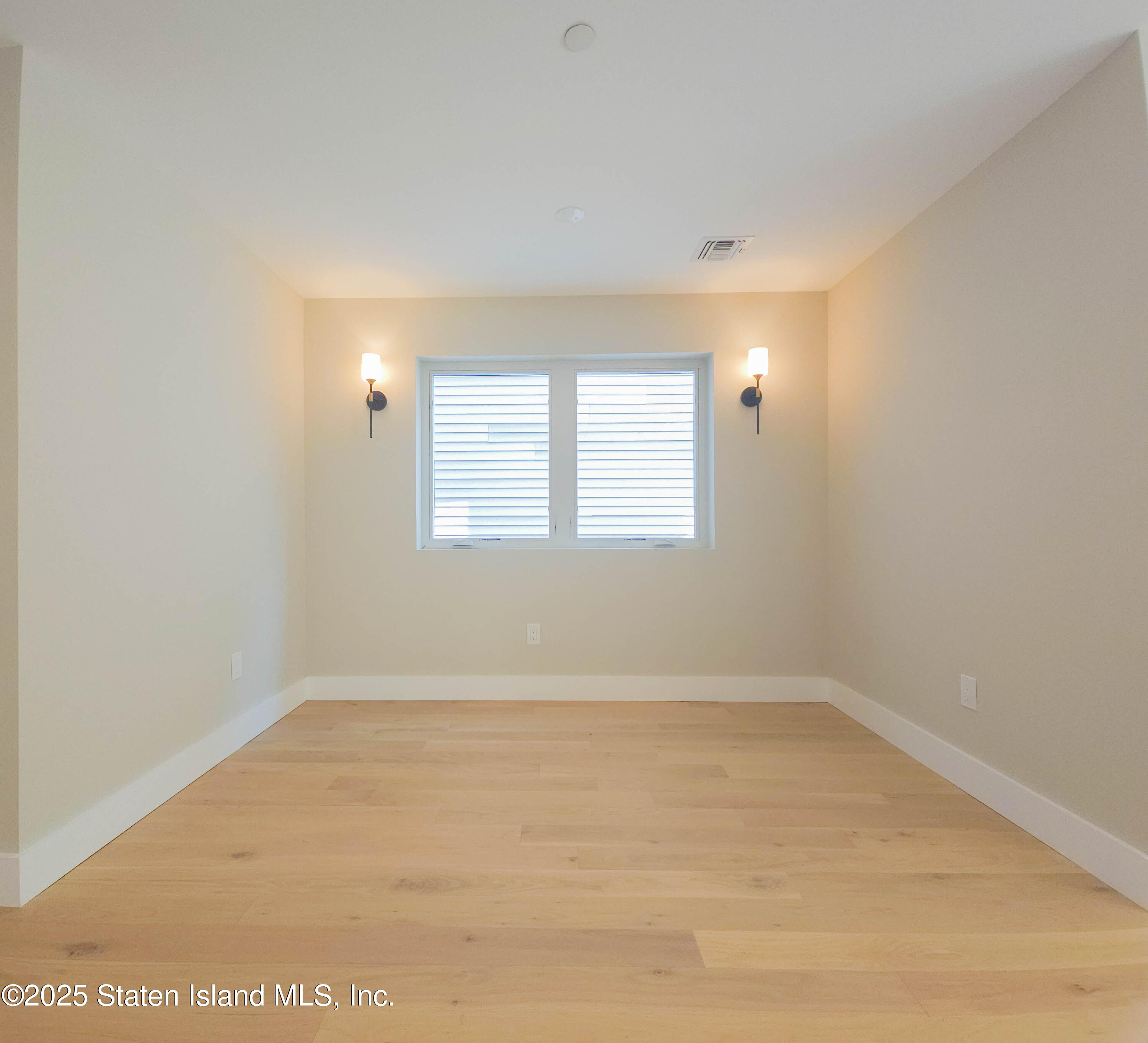 334 Van Duzer Street Staten Island, NY 10304 - Photo 27 of 44 20250611_163041