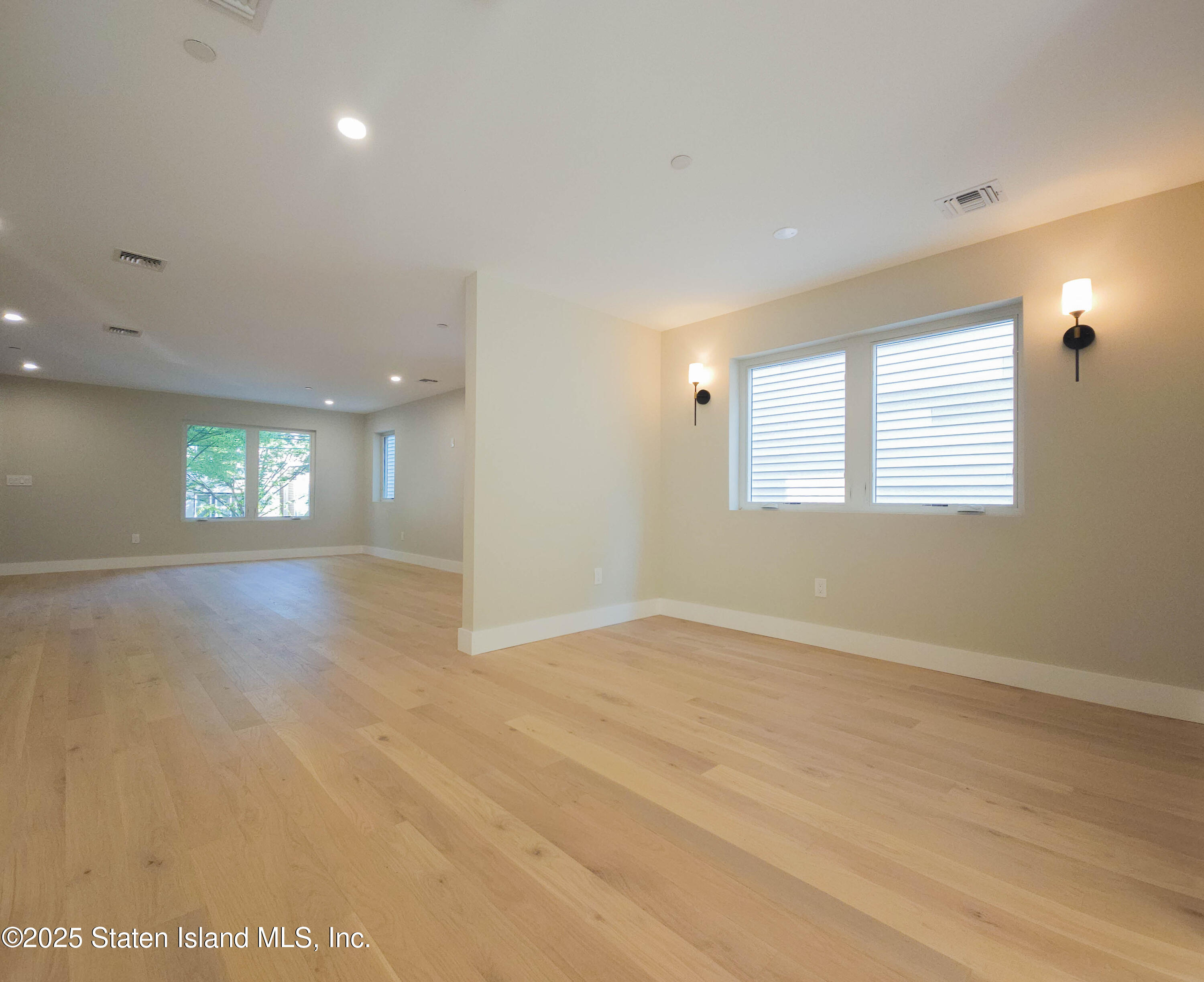 334 Van Duzer Street Staten Island, NY 10304 - Photo 28 of 44 20250611_163055
