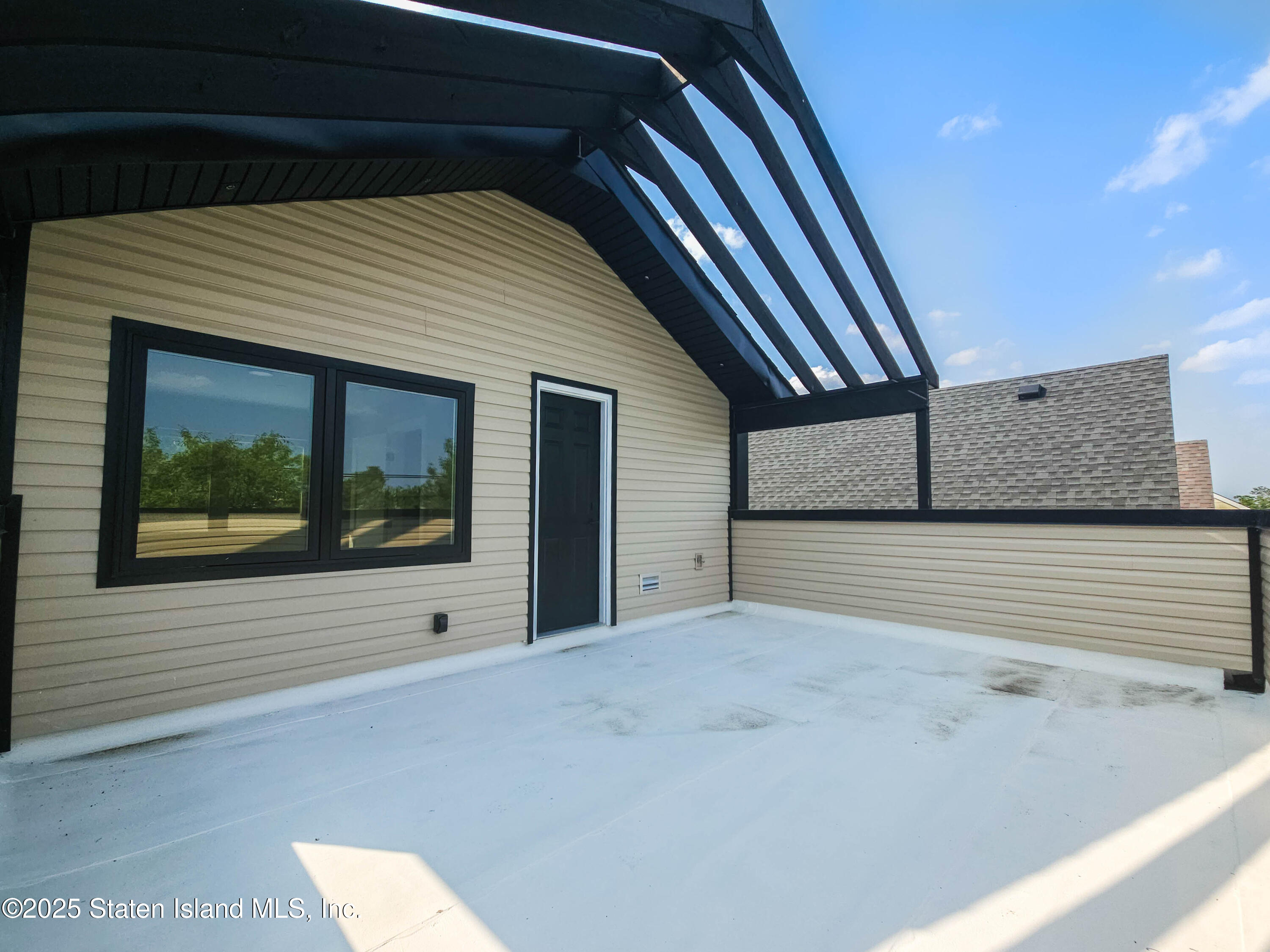 334 Van Duzer Street Staten Island, NY 10304 - Photo 43 of 44 20250611_163802